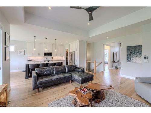 228 Oak Street, Simcoe, ON - Indoor Photo Showing Living Room