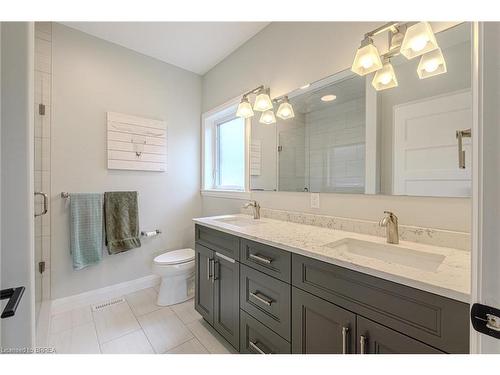 228 Oak Street, Simcoe, ON - Indoor Photo Showing Bathroom