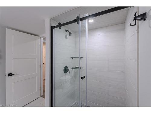 228 Oak Street, Simcoe, ON - Indoor Photo Showing Bathroom