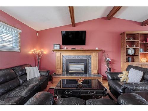 7128 Mcgill Street, Niagara Falls, ON - Indoor Photo Showing Living Room With Fireplace