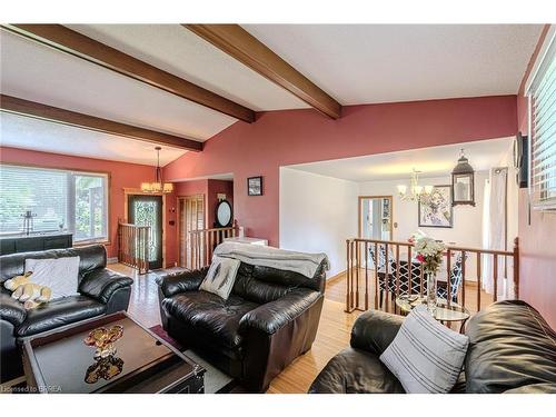 7128 Mcgill Street, Niagara Falls, ON - Indoor Photo Showing Living Room