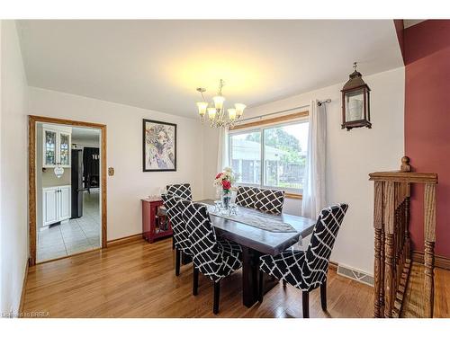 7128 Mcgill Street, Niagara Falls, ON - Indoor Photo Showing Dining Room