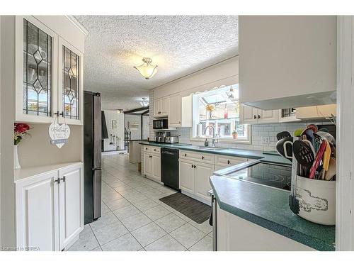 7128 Mcgill Street, Niagara Falls, ON - Indoor Photo Showing Kitchen