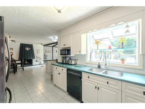 7128 Mcgill Street, Niagara Falls, ON - Indoor Photo Showing Kitchen With Double Sink