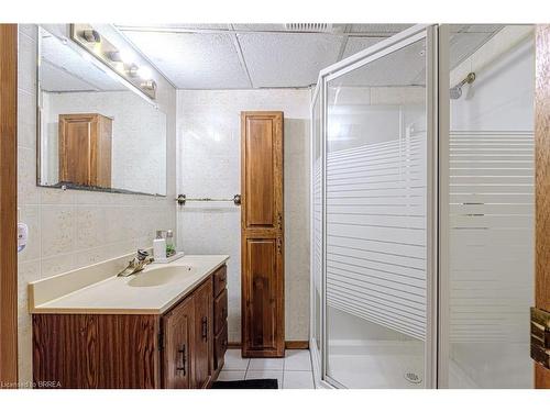 7128 Mcgill Street, Niagara Falls, ON - Indoor Photo Showing Bathroom