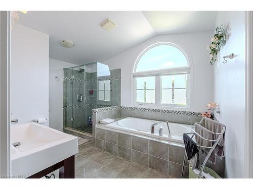 7128 Mcgill Street, Niagara Falls, ON - Indoor Photo Showing Bathroom