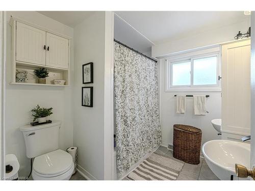 7128 Mcgill Street, Niagara Falls, ON - Indoor Photo Showing Bathroom