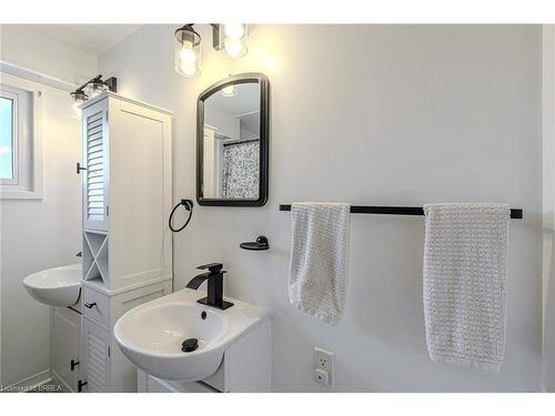 7128 Mcgill Street, Niagara Falls, ON - Indoor Photo Showing Bathroom