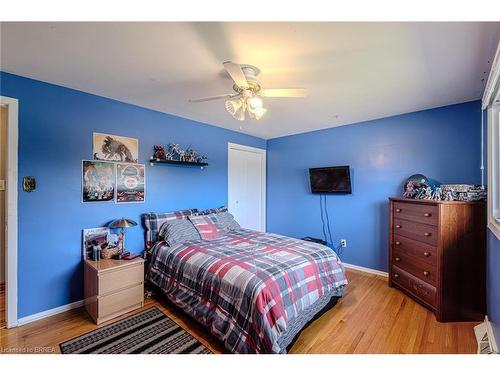 7128 Mcgill Street, Niagara Falls, ON - Indoor Photo Showing Bedroom