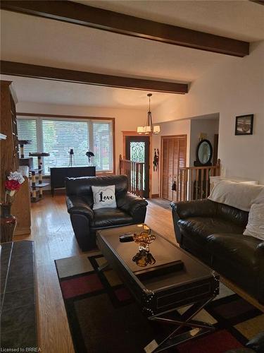 7128 Mcgill Street, Niagara Falls, ON - Indoor Photo Showing Living Room