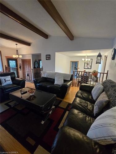 7128 Mcgill Street, Niagara Falls, ON - Indoor Photo Showing Living Room