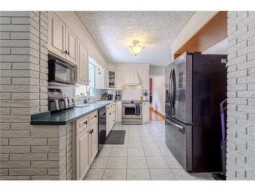 7128 Mcgill Street, Niagara Falls, ON - Indoor Photo Showing Kitchen