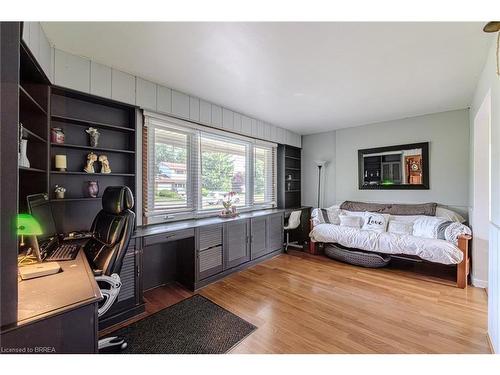 7128 Mcgill Street, Niagara Falls, ON - Indoor Photo Showing Bedroom