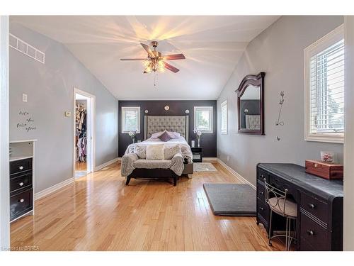 7128 Mcgill Street, Niagara Falls, ON - Indoor Photo Showing Bedroom