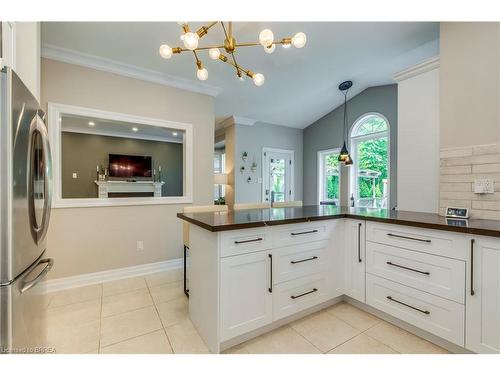 16 Sweetman Drive, Dundas, ON - Indoor Photo Showing Kitchen