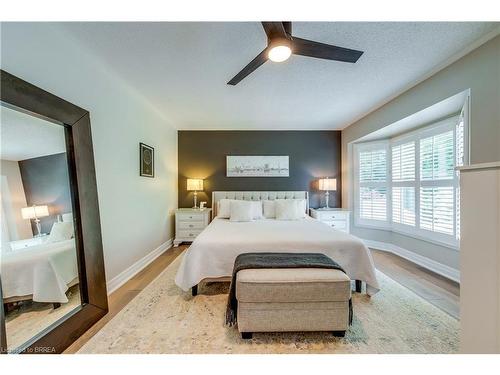 16 Sweetman Drive, Dundas, ON - Indoor Photo Showing Bedroom