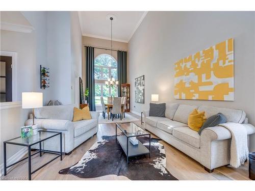 16 Sweetman Drive, Dundas, ON - Indoor Photo Showing Living Room