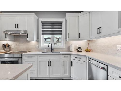 5 Edgar Place, Paris, ON - Indoor Photo Showing Kitchen With Upgraded Kitchen