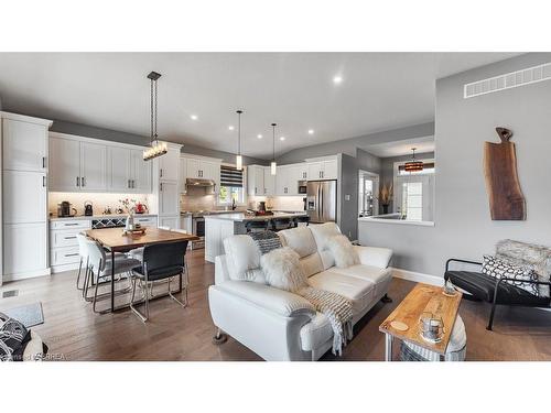 5 Edgar Place, Paris, ON - Indoor Photo Showing Living Room