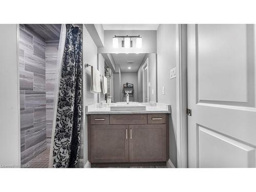 5 Edgar Place, Paris, ON - Indoor Photo Showing Bathroom