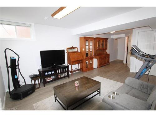 D-58 Harris Avenue, Brantford, ON - Indoor Photo Showing Living Room