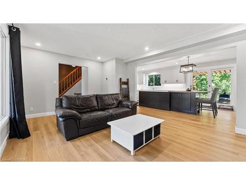 9 Willowdale Crescent, Port Dover, ON - Indoor Photo Showing Living Room