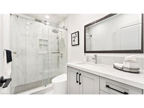 10 Mottistone Court, Brantford, ON - Indoor Photo Showing Bathroom