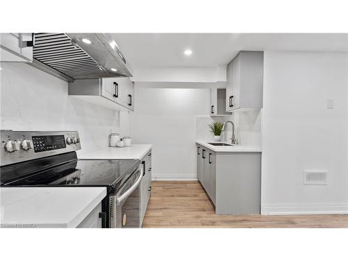 10 Mottistone Court, Brantford, ON - Indoor Photo Showing Kitchen