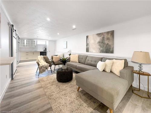 101 Ninth Avenue, Brantford, ON - Indoor Photo Showing Living Room