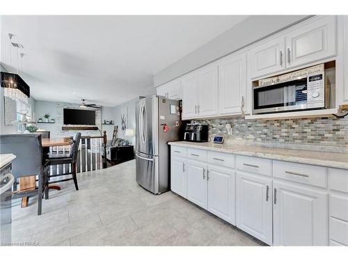 11 Beckett Drive, Brantford, ON - Indoor Photo Showing Kitchen