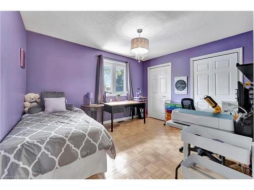 11 Beckett Drive, Brantford, ON - Indoor Photo Showing Bedroom