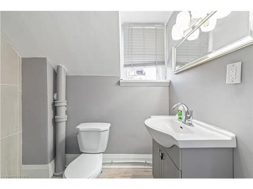 49 Jarvis Street, Brantford, ON - Indoor Photo Showing Bathroom