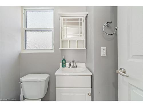 49 Jarvis Street, Brantford, ON - Indoor Photo Showing Bathroom