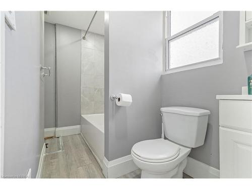 49 Jarvis Street, Brantford, ON - Indoor Photo Showing Bathroom