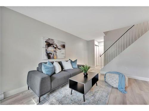 123-36 Hayhurst Road, Brantford, ON - Indoor Photo Showing Living Room