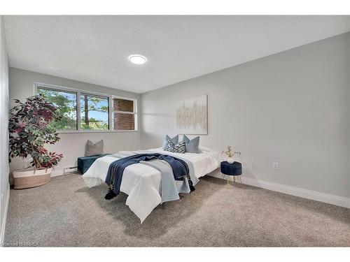 123-36 Hayhurst Road, Brantford, ON - Indoor Photo Showing Bedroom