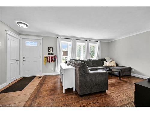 10 Pembroke Avenue, Brantford, ON - Indoor Photo Showing Other Room