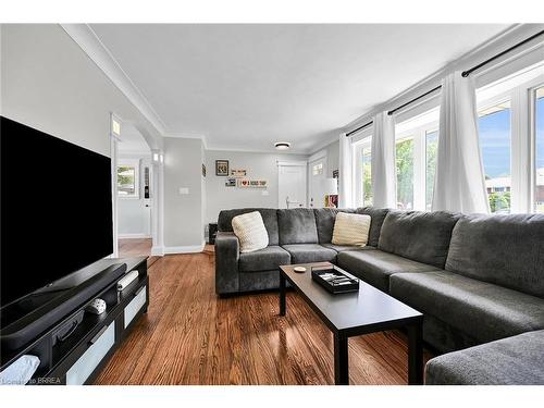 10 Pembroke Avenue, Brantford, ON - Indoor Photo Showing Living Room