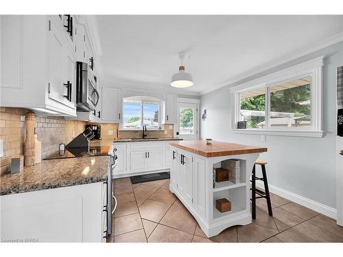 10 Pembroke Avenue, Brantford, ON - Indoor Photo Showing Kitchen