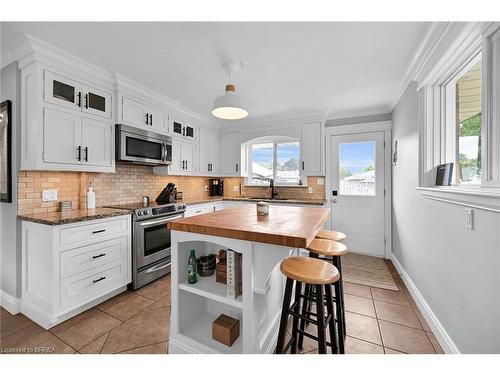 10 Pembroke Avenue, Brantford, ON - Indoor Photo Showing Kitchen With Upgraded Kitchen