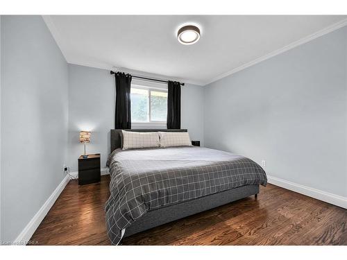 10 Pembroke Avenue, Brantford, ON - Indoor Photo Showing Bedroom