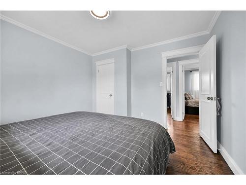 10 Pembroke Avenue, Brantford, ON - Indoor Photo Showing Bedroom