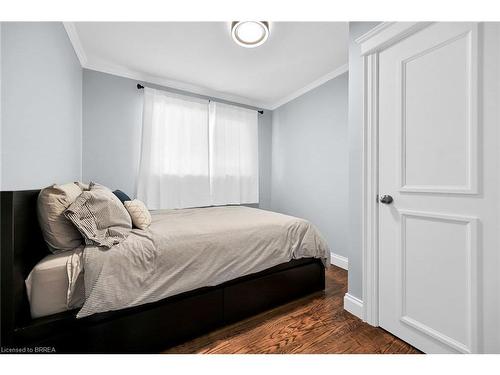 10 Pembroke Avenue, Brantford, ON - Indoor Photo Showing Bedroom