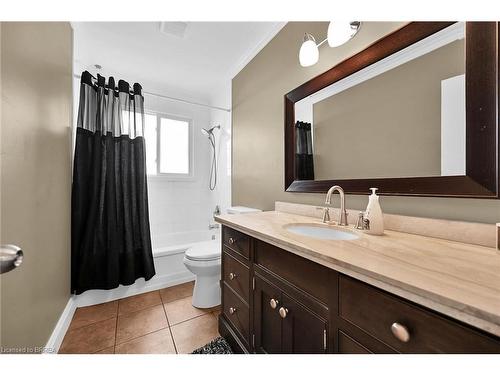 10 Pembroke Avenue, Brantford, ON - Indoor Photo Showing Bathroom