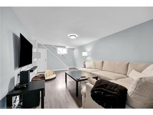 10 Pembroke Avenue, Brantford, ON - Indoor Photo Showing Living Room