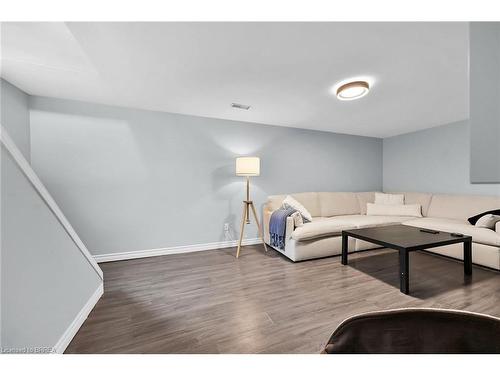 10 Pembroke Avenue, Brantford, ON - Indoor Photo Showing Living Room