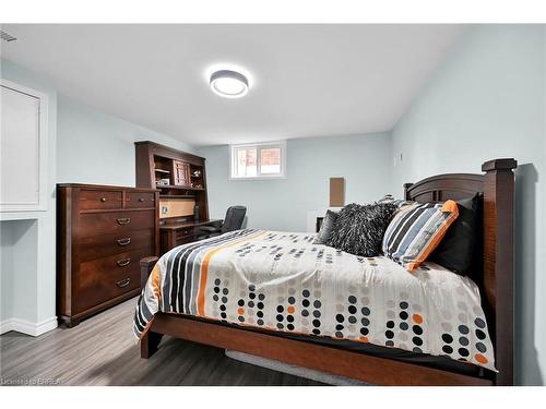 10 Pembroke Avenue, Brantford, ON - Indoor Photo Showing Bedroom