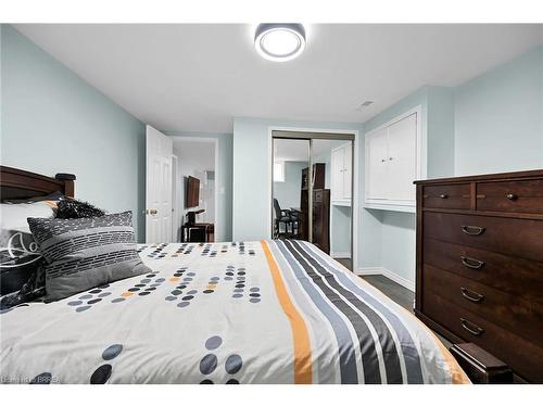 10 Pembroke Avenue, Brantford, ON - Indoor Photo Showing Bedroom