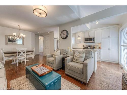 70 Anastasia Crescent, Brantford, ON - Indoor Photo Showing Living Room