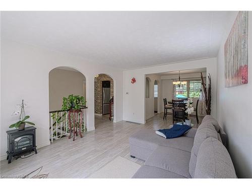 14 Melbourne Crescent, Brantford, ON - Indoor Photo Showing Living Room